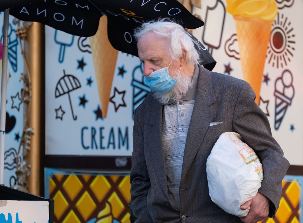 В Украине ухудшается COVID-ситуация: 15 регионов в "оранжевой" зоне карантина