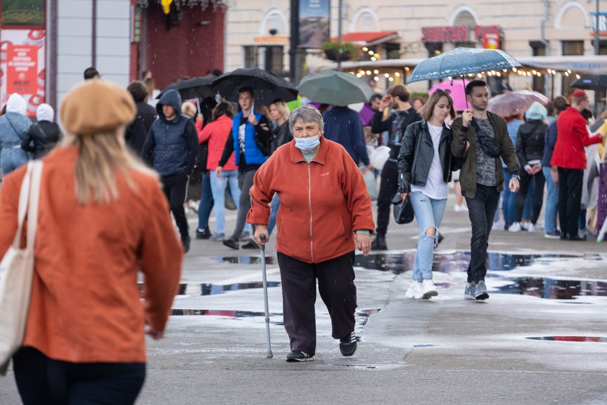 Дощі перейдуть у мокрий сніг: до України суне похолодання
