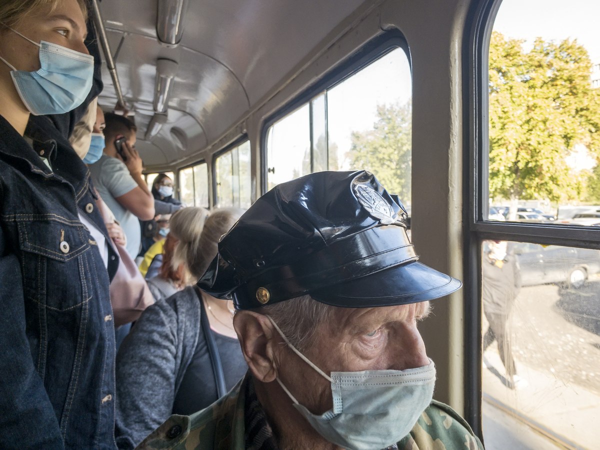 Три області на межі "червоної" зони карантину через різке погіршення COVID-показників