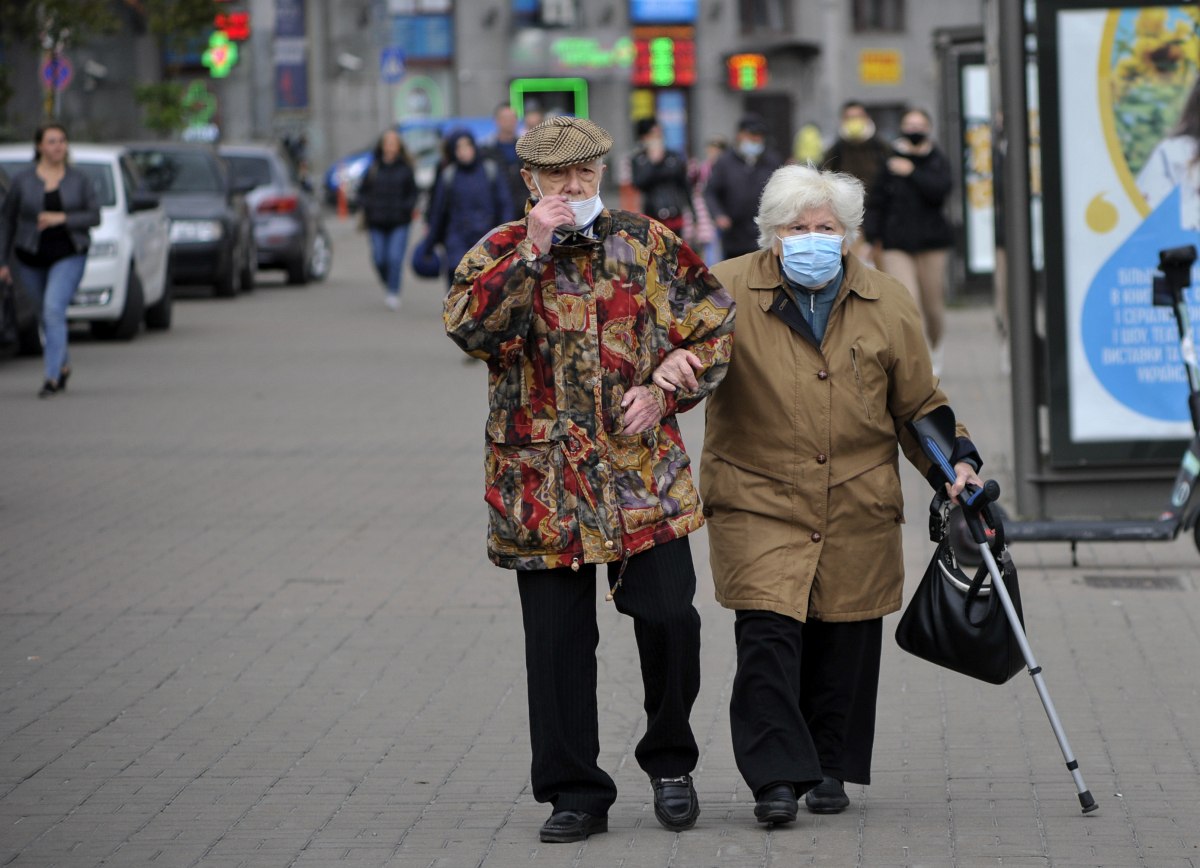 В Україні зафіксували понад 10 тисяч нових випадків коронавірусу