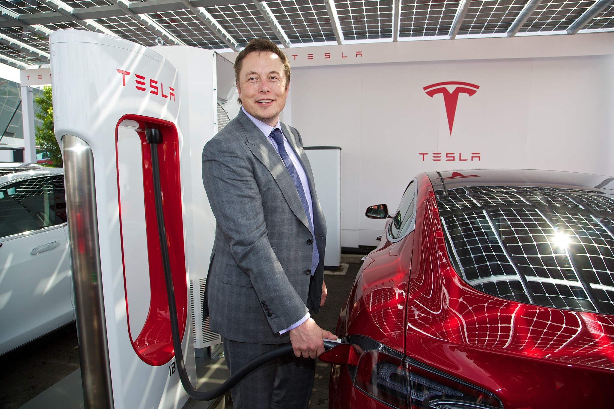 Илон Маск продаст часть акций компании Tesla