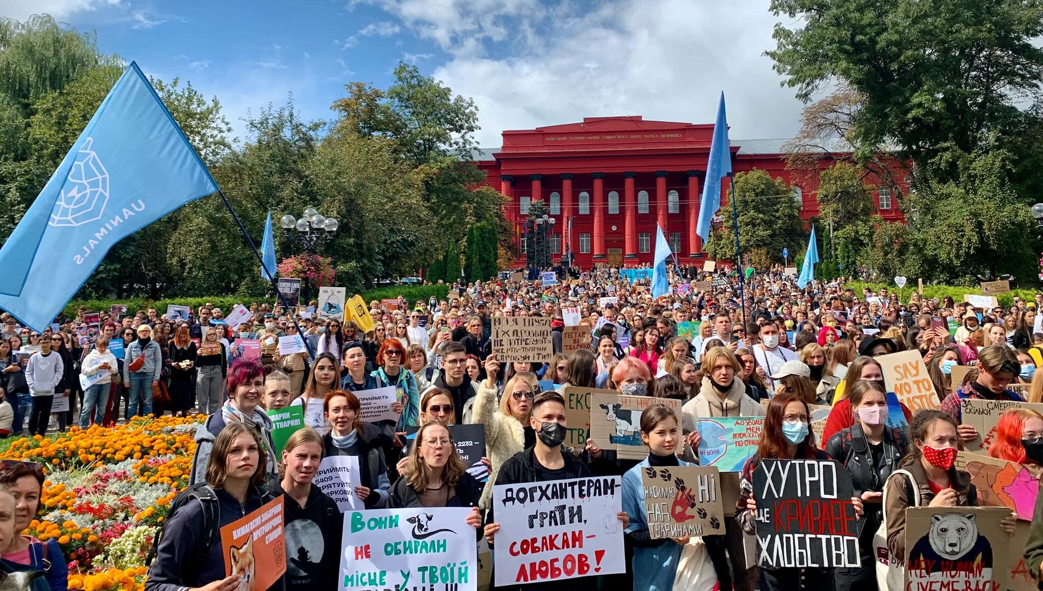 Протестовали даже в Антарктиде: марш за права животных прошел в Украине