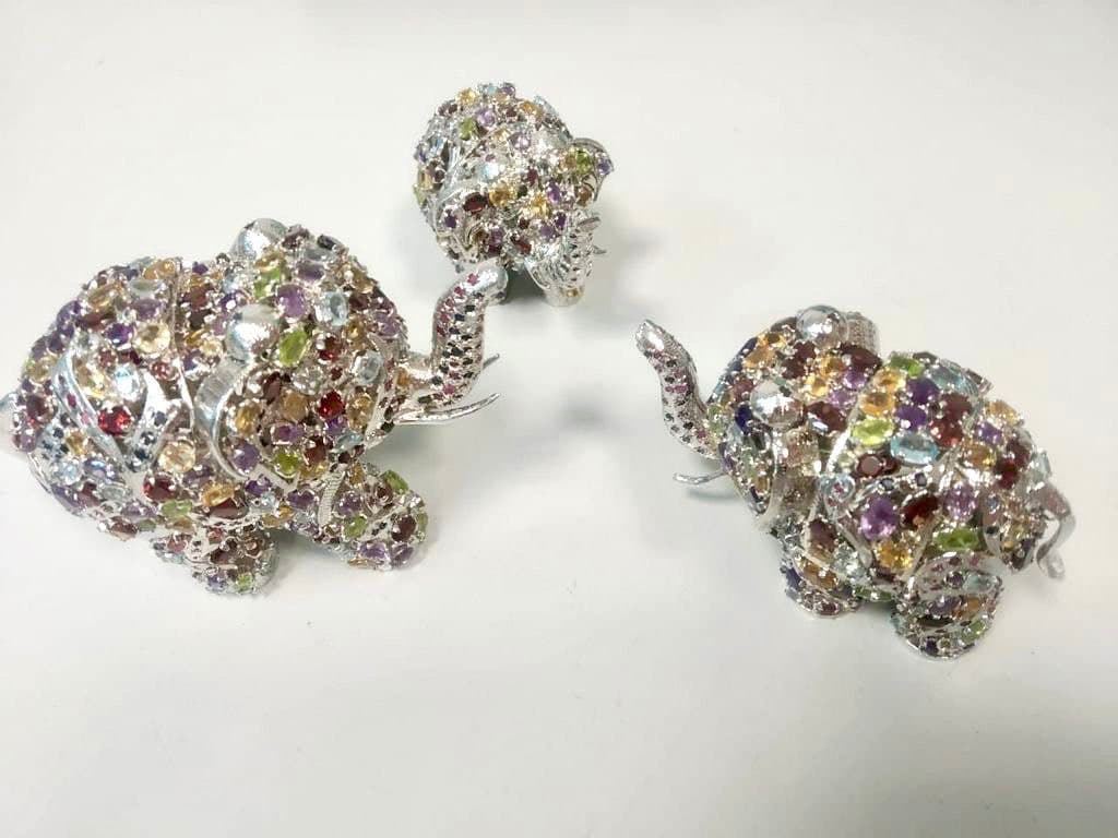 Чоловік хотів привезти в Україну 44 кілограми індійських прикрас