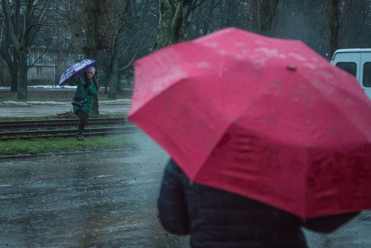 До України йдуть дощі та зниження температури