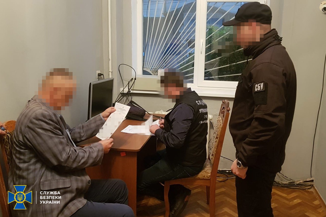 На Закарпатье чиновник "прикрывал" незаконную добычу полезных ископаемых