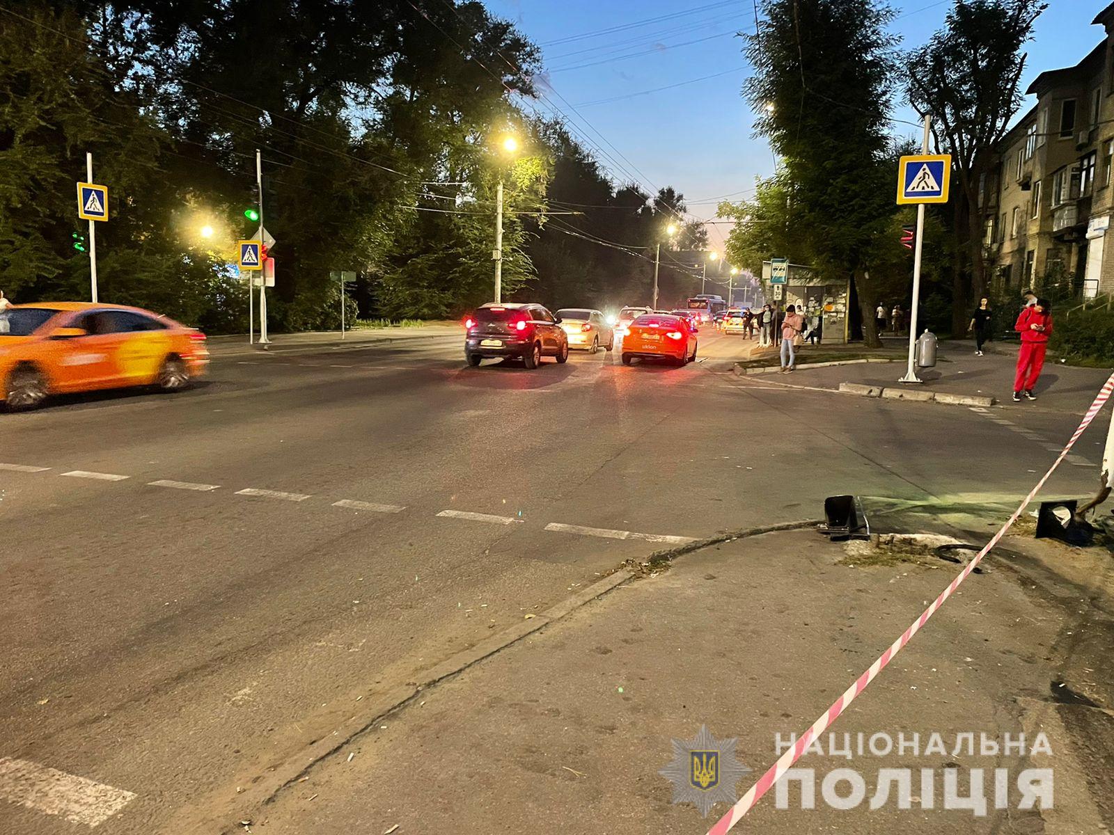 ДТП у Дніпрі: постраждали шість людей, серед яких є діти (фото)