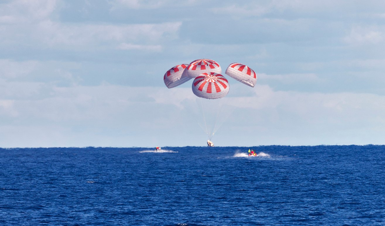 Космічні туристи Ілона Маска успішно приземлилися біля берегів Флориди