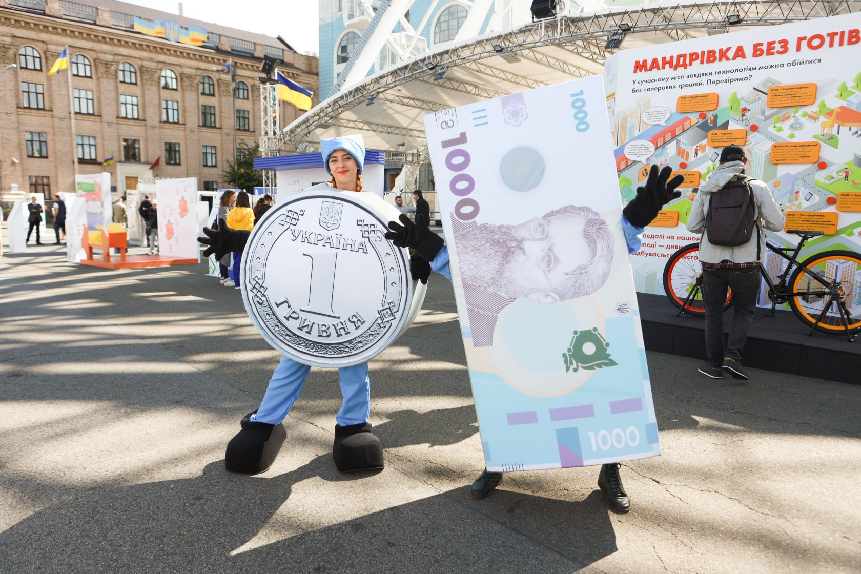 Музей гривні просто неба з'явився у Києві - фото