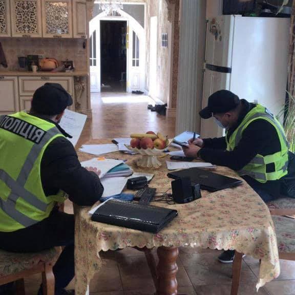 У Києві шахраї відбирали житло в алкозалежних та у наркоманів