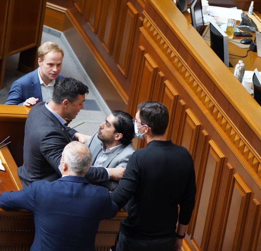 Депутати Лерос та Тищенко побилися в Раді - відео