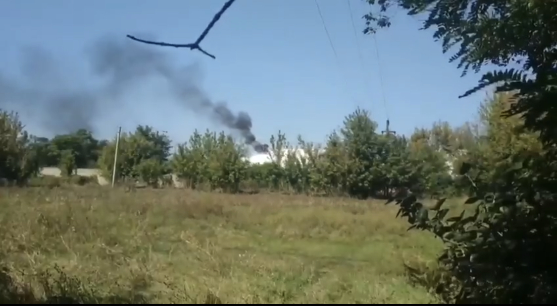 На оккупированном Донбассе взорвалась нефтебаза (видео)