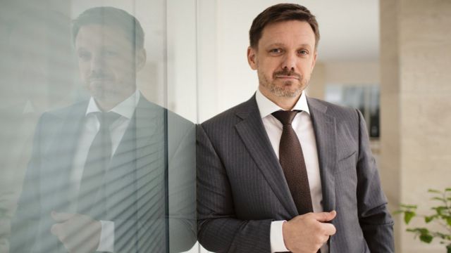 Напад на журналістів "Схем" в "Укрексімбанку": Мецгер склав повноваження