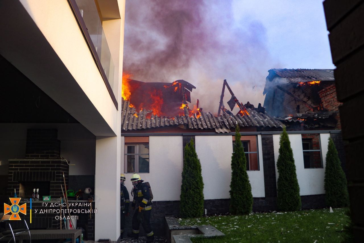 Під час пожежі у Дніпрі згоріли одразу п`ять квартир, загинув чоловік