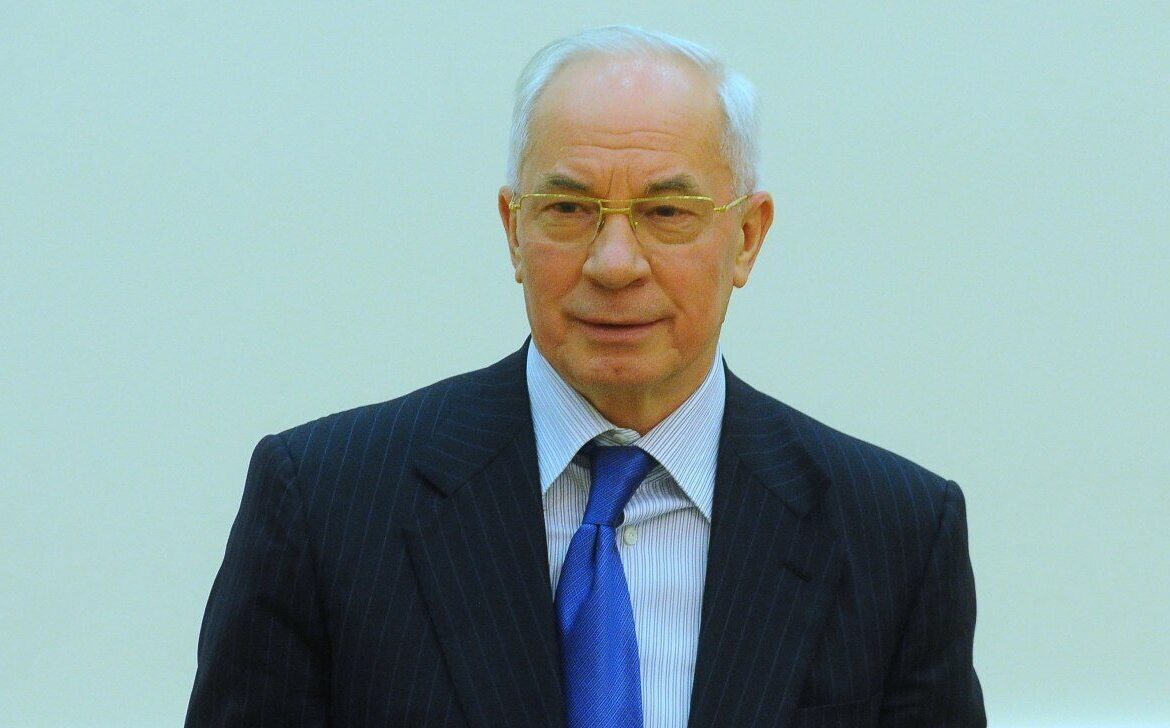 Експрем’єра Азарова заочно заарештували: його підозрюють у держзраді