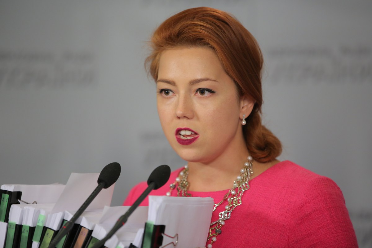 Голосувала за закон про канабіс: Тимошенко вимагає скласти мандат від колеги по партії Шкрум