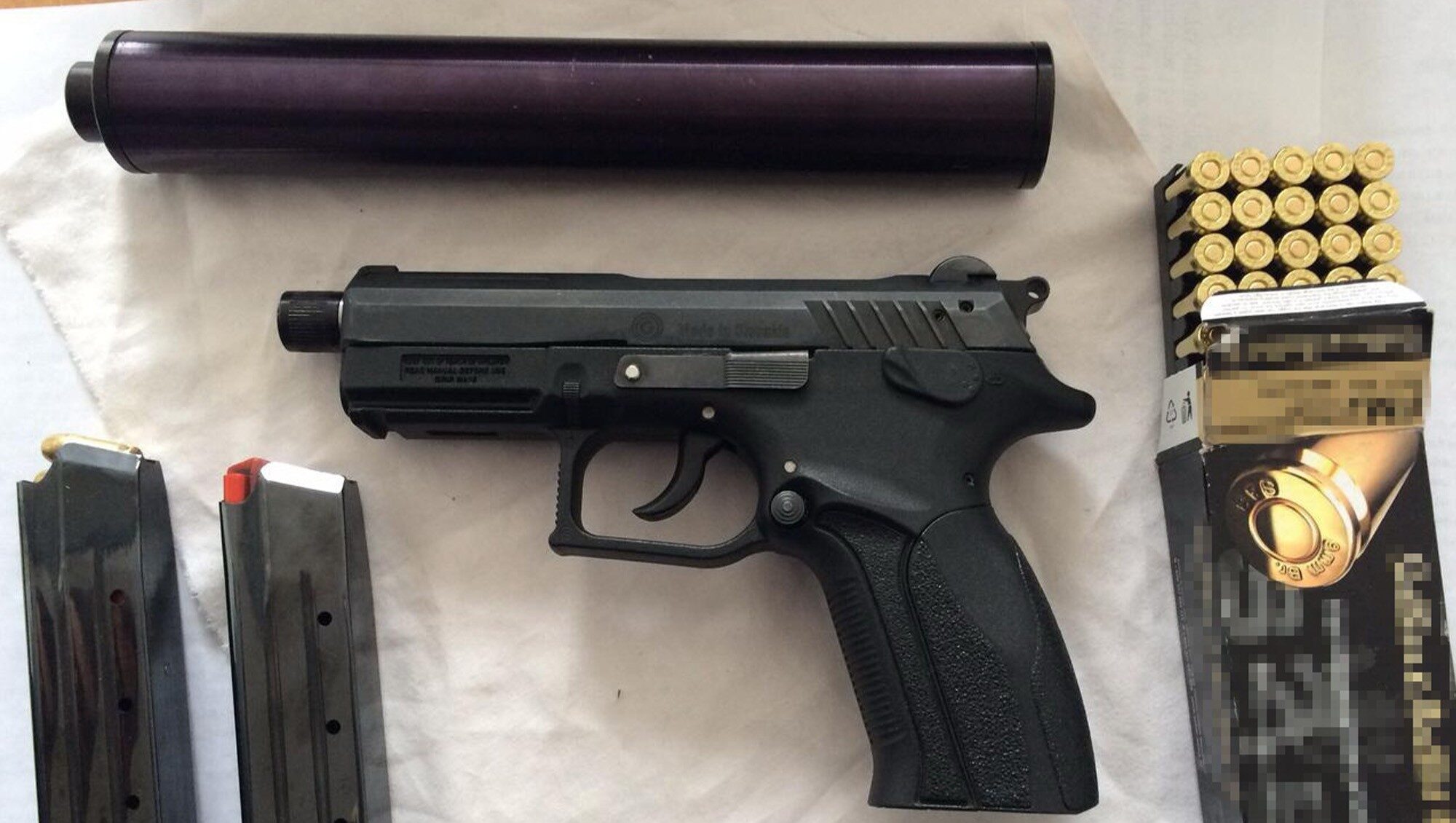 Торгували іноземною зброєю: Трьом чоловікам дали по 12 років ув'язнення