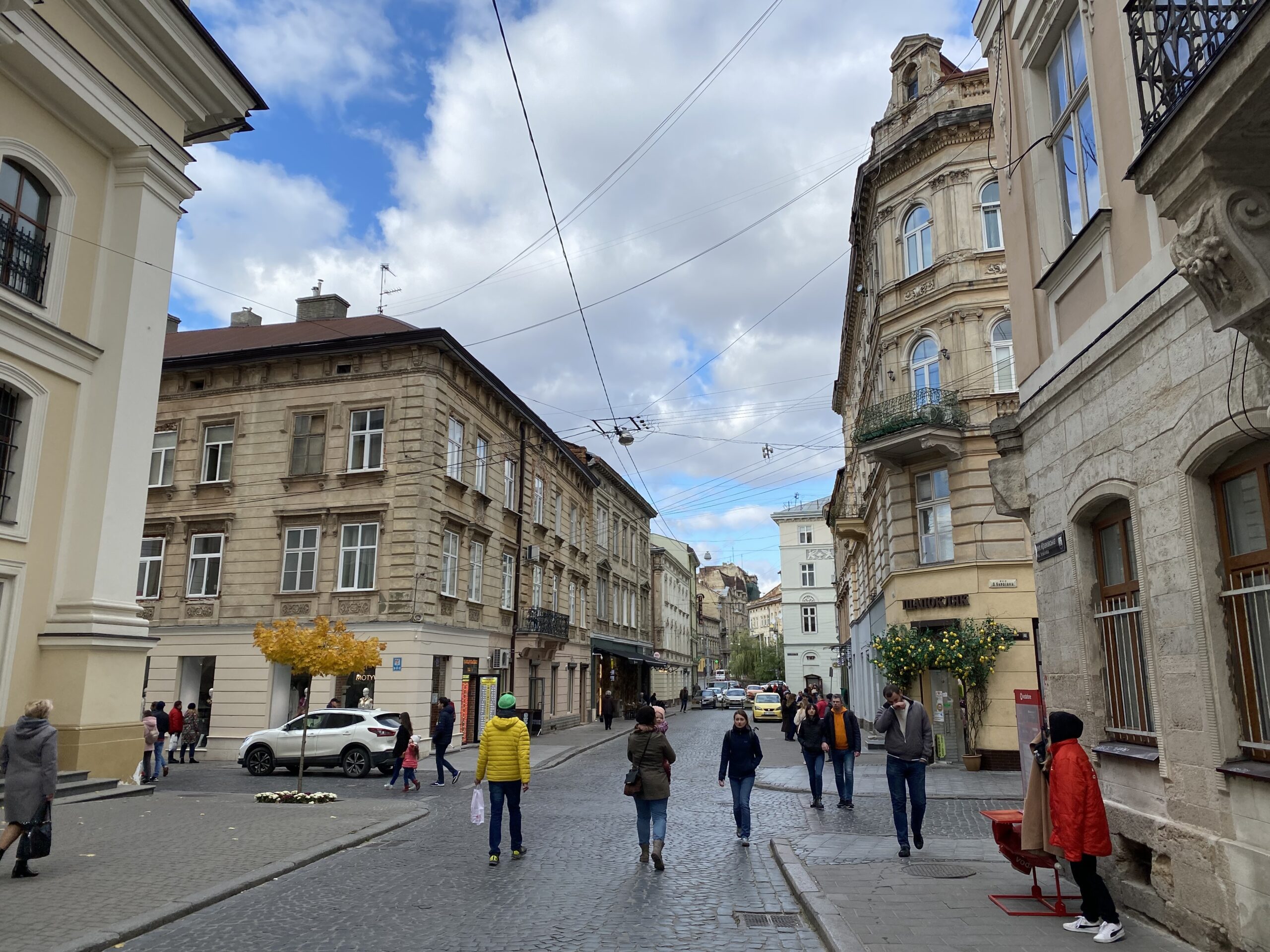 Женщина вышла замуж за мертвеца, чтобы завладеть квартирой в центре Львова