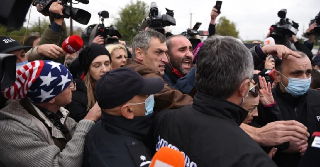 У Грузії прихильники Саакашвілі побились із поліцією - фото