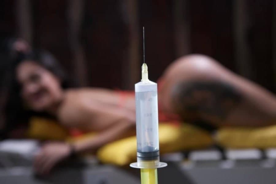 Сын Радуцкого опубликовал эротические фото "в поддержку вакцинации"