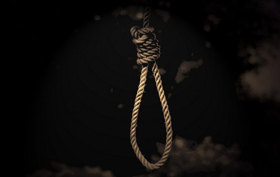 Тело повешенного полицейского нашли в лесу Херсонской области