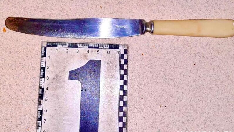 В Одессе мужчина ударил своего друга ножом в грудь и живот