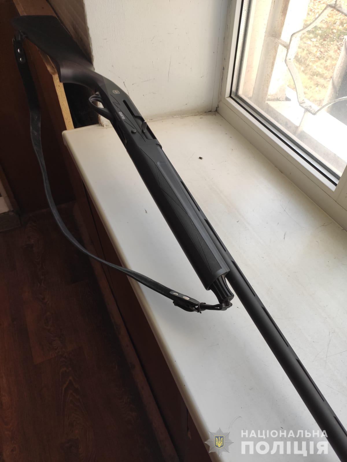 Не смог купить выпивку ночью: в Броварах мужчина устроил стрельбу в магазине - видео