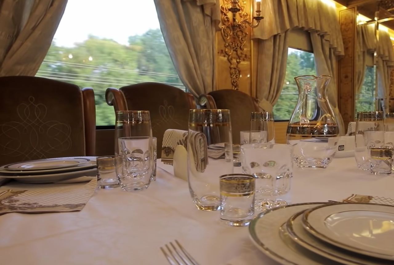 Золотой вагон в поезде Укрзализныци