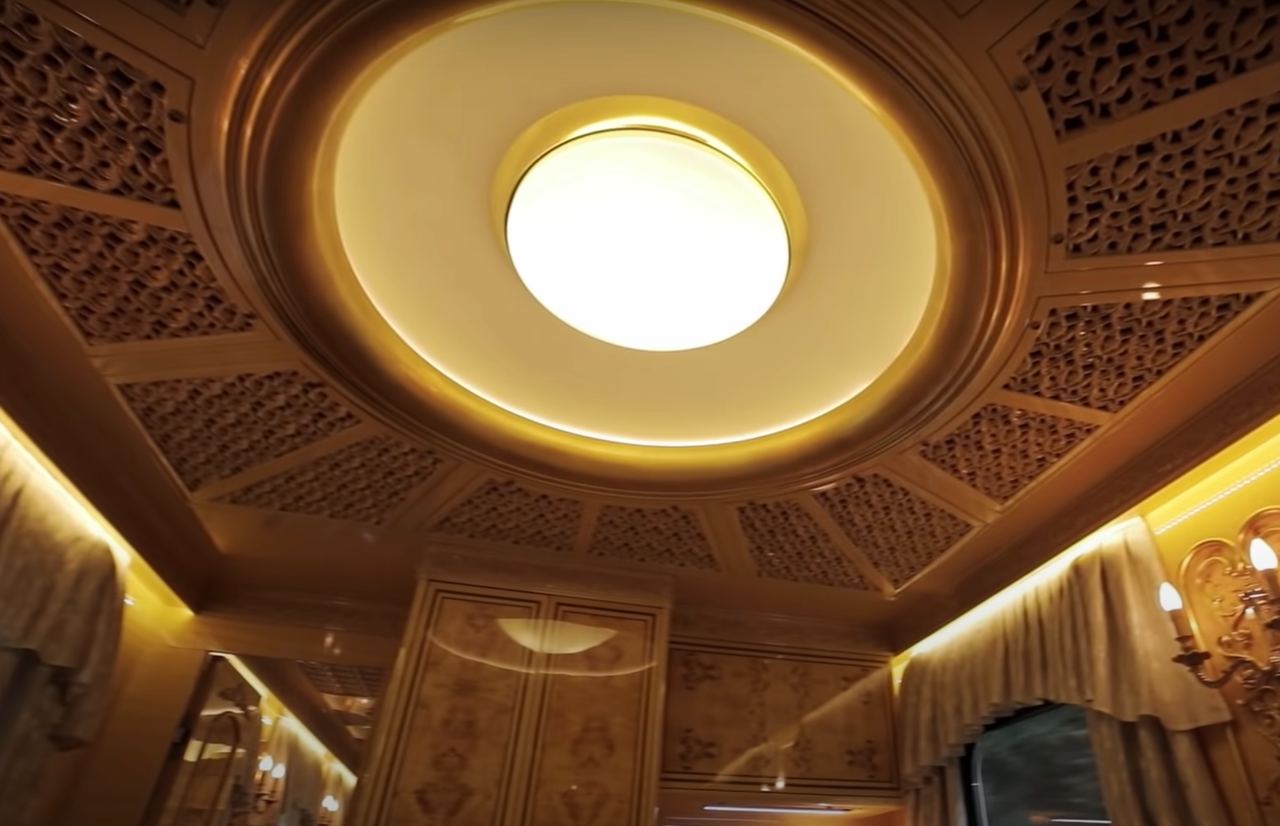 Золотой вагон в поезде Укрзализныци