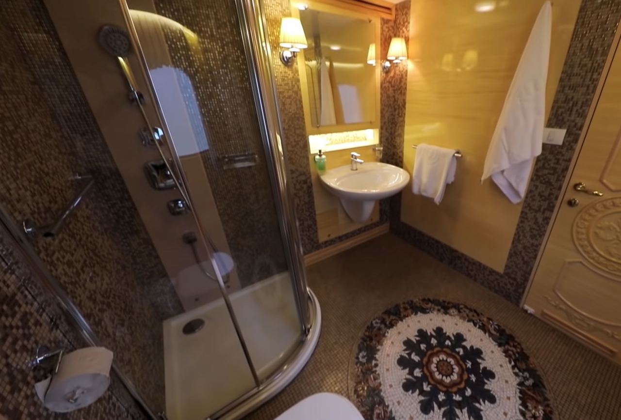 Золотой вагон в поезде Укрзализныци