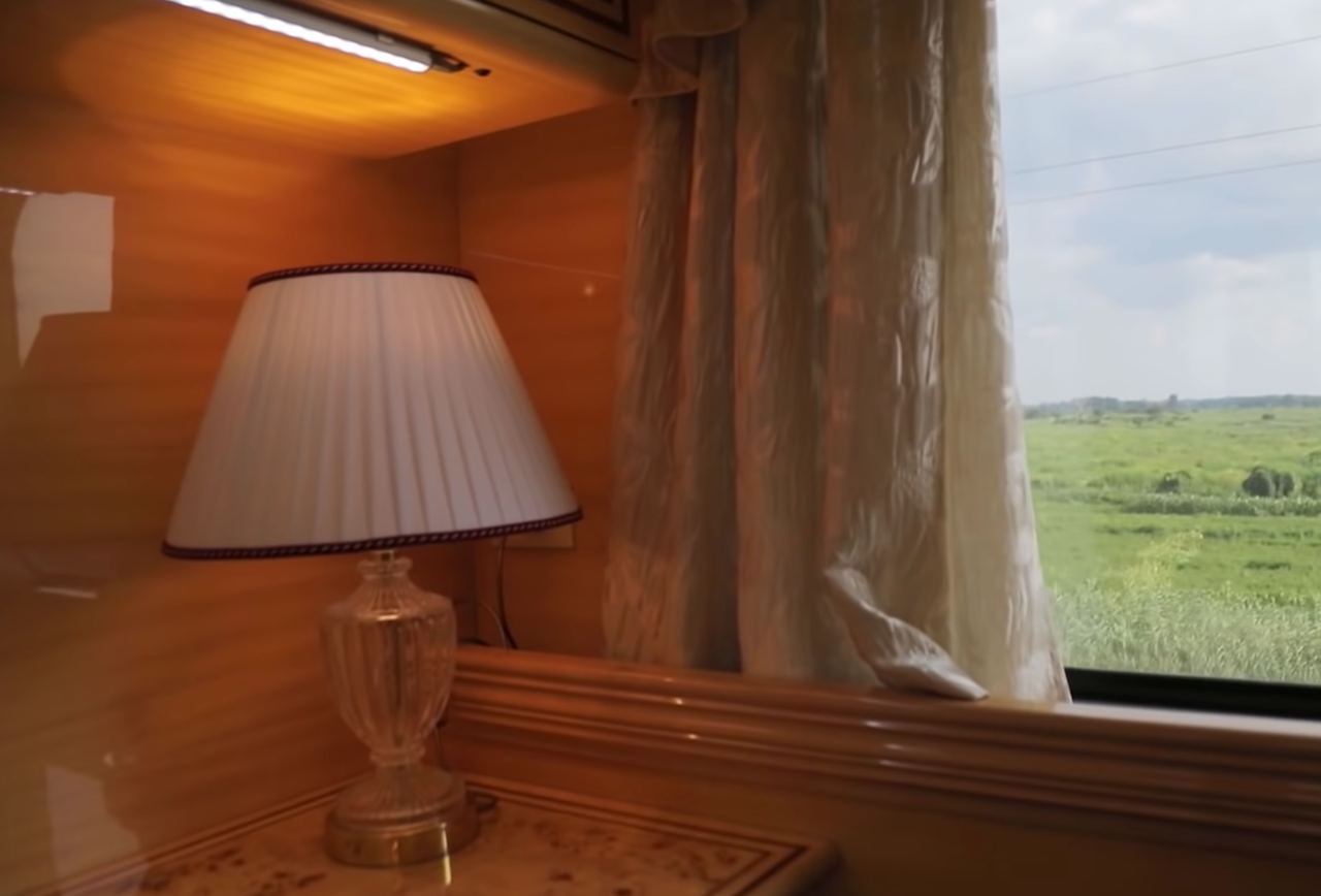 Золотой вагон в поезде Укрзализныци