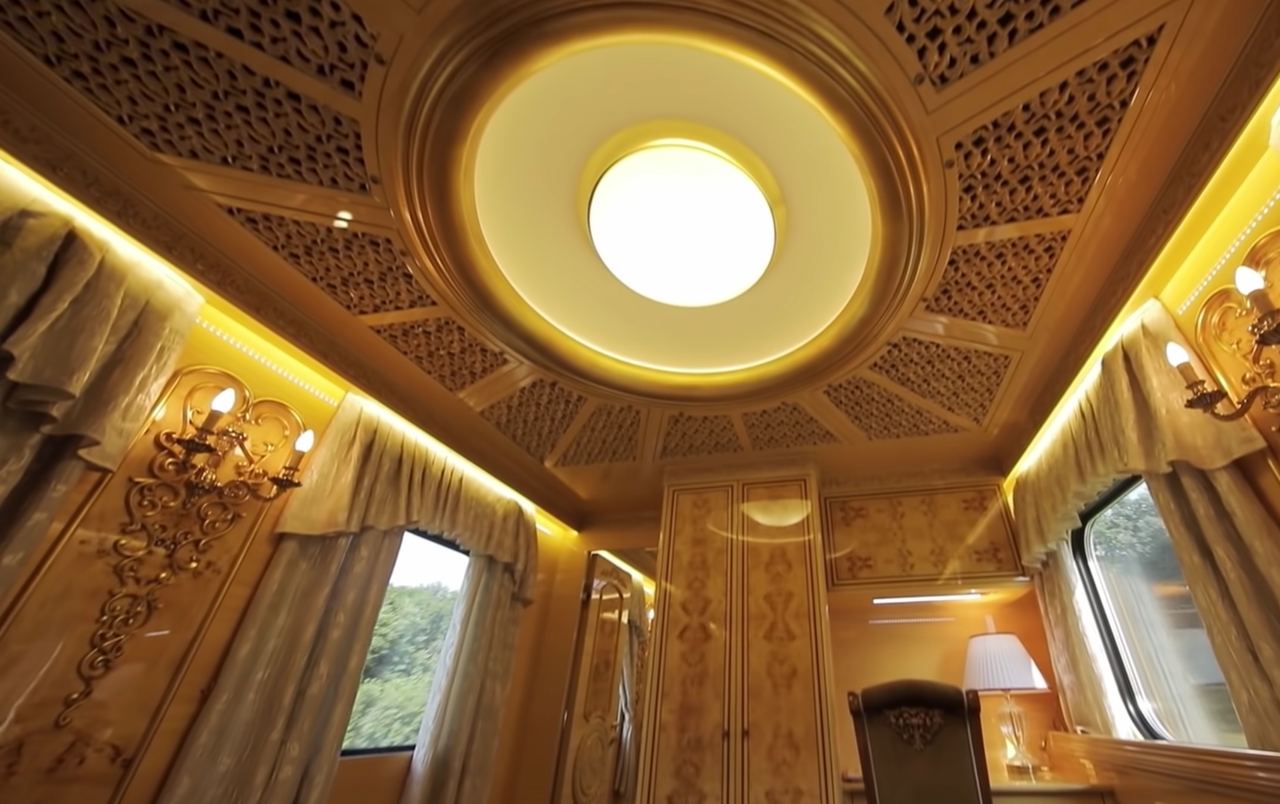 Золотой вагон в поезде Укрзализныци