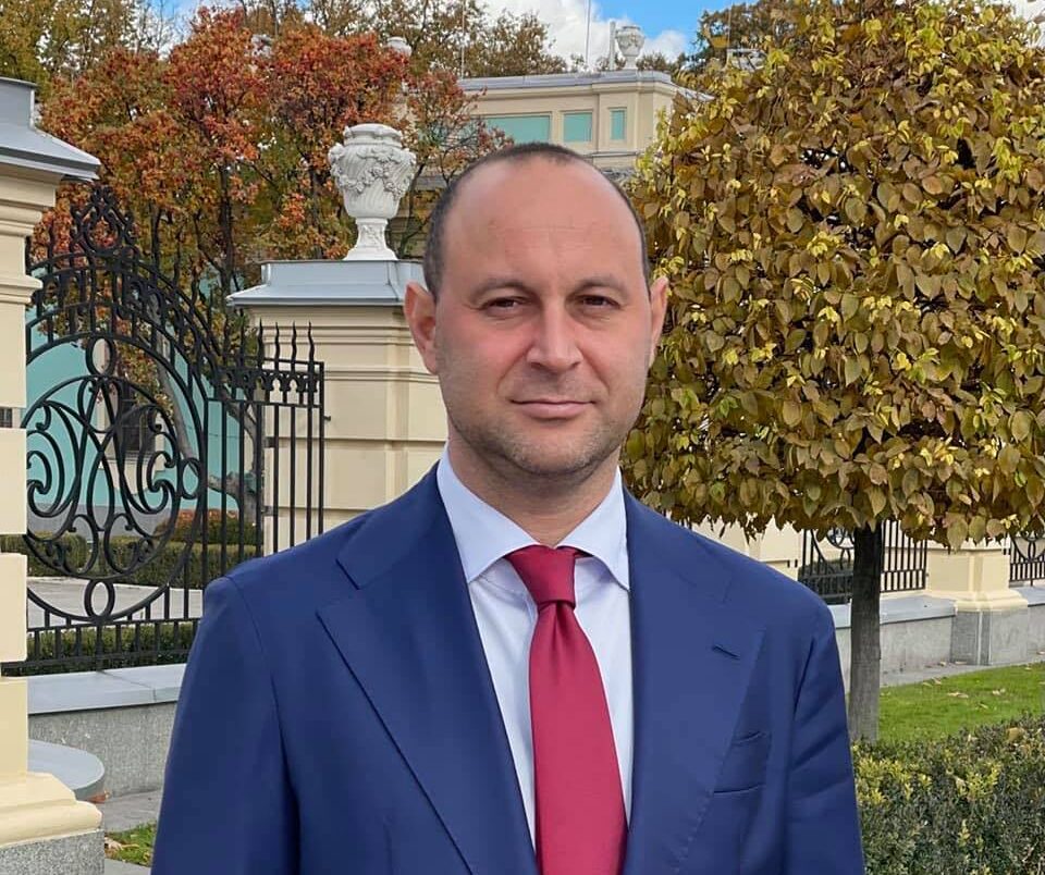 Нардеп из "Слуги народа" матерился за трибуной Верховной Рады - видео