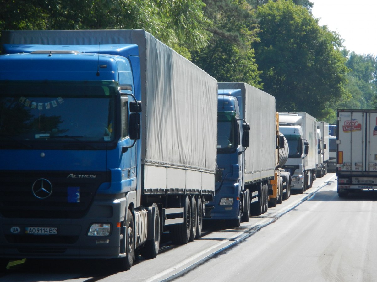 В Киеве из-за жары ограничили движение грузовиков