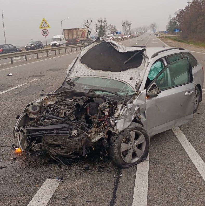 На Львовщине столкнулись две легковушки: погиб ребенок - фото