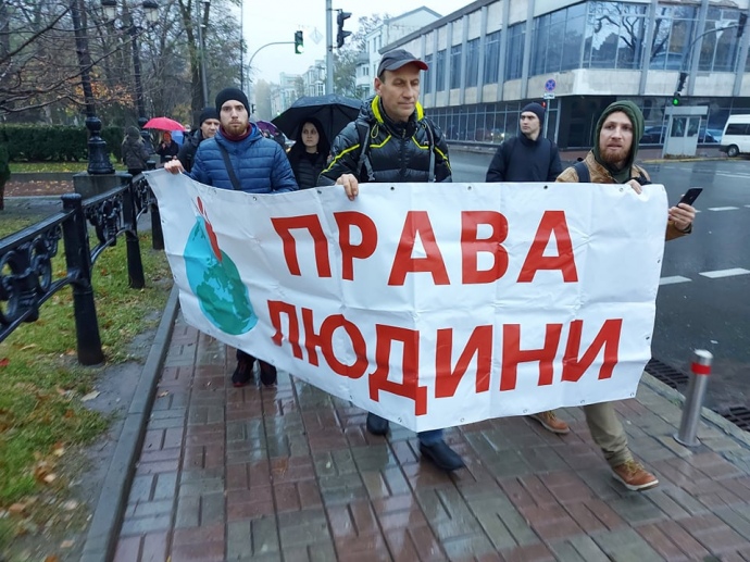 Мітинг противників вакцинації від коронавірусу проходить у Києві - фото, відео