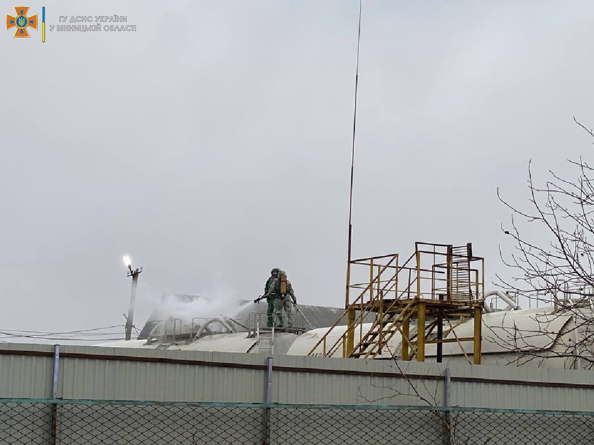 Хімічна хмара накрила місто: у Немирові сталася розгерметизація цистерни з аміаком (фото)