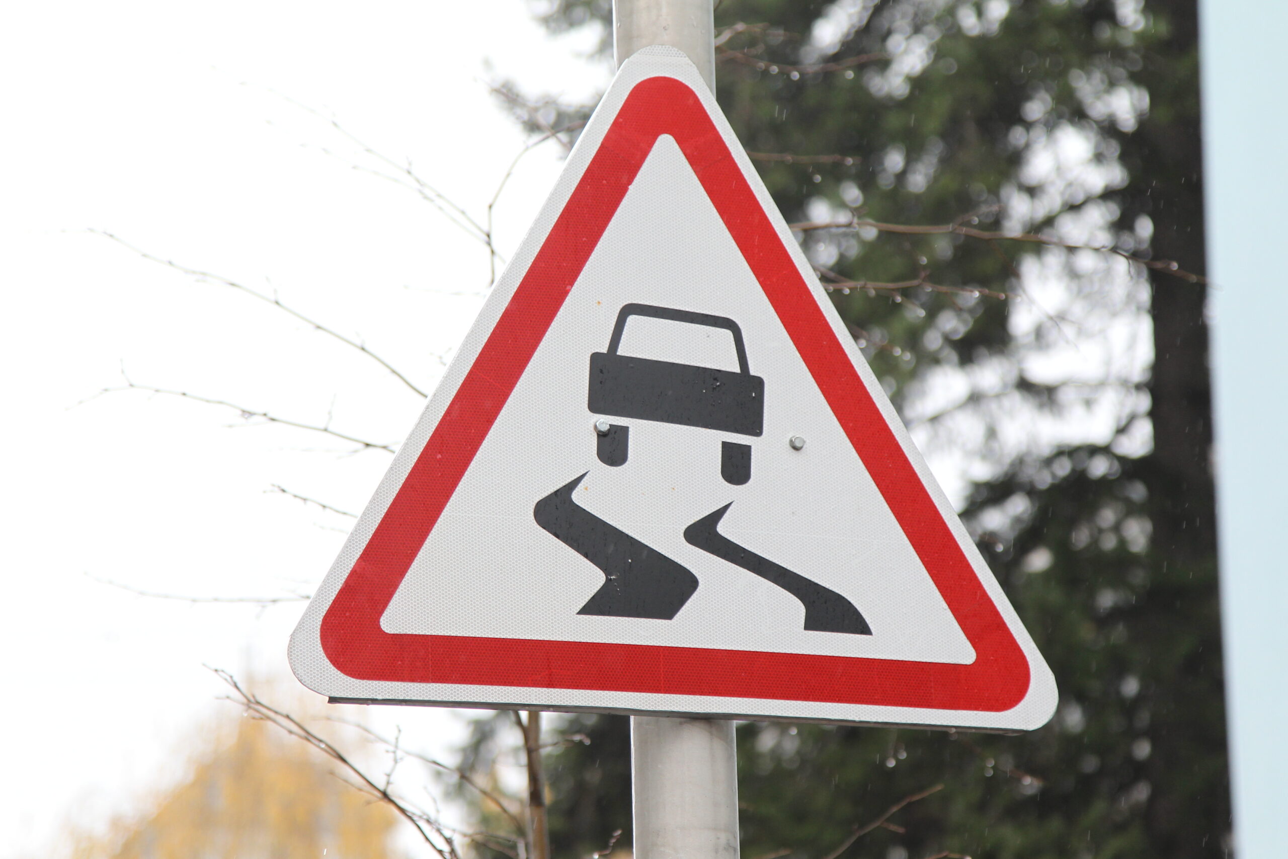 Около 400 новых дорожных знаков установили в Киеве