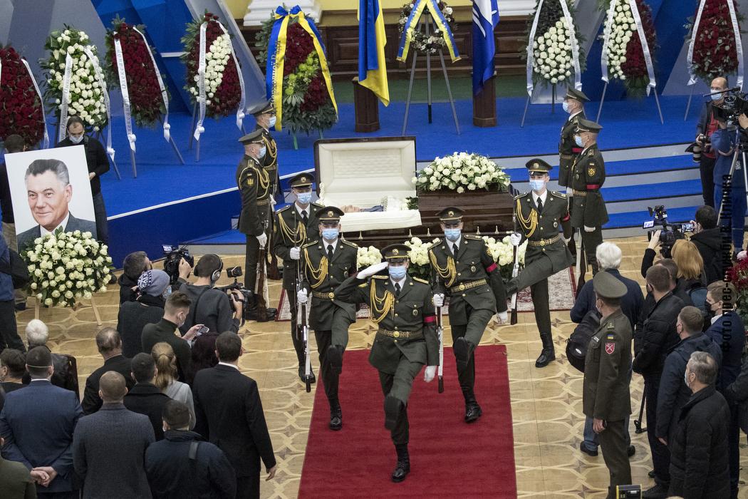 В Киеве прошло прощание с бывшим мэром Александром Омельченко - фото