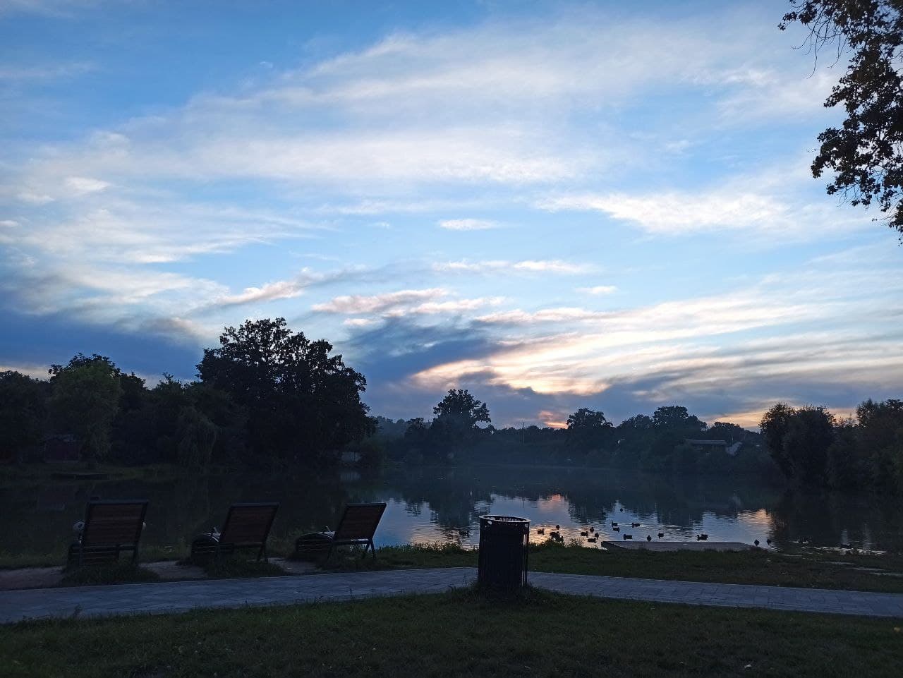 Україна чекає на рішення: закриття неба чи надання бойових літаків - Зеленський