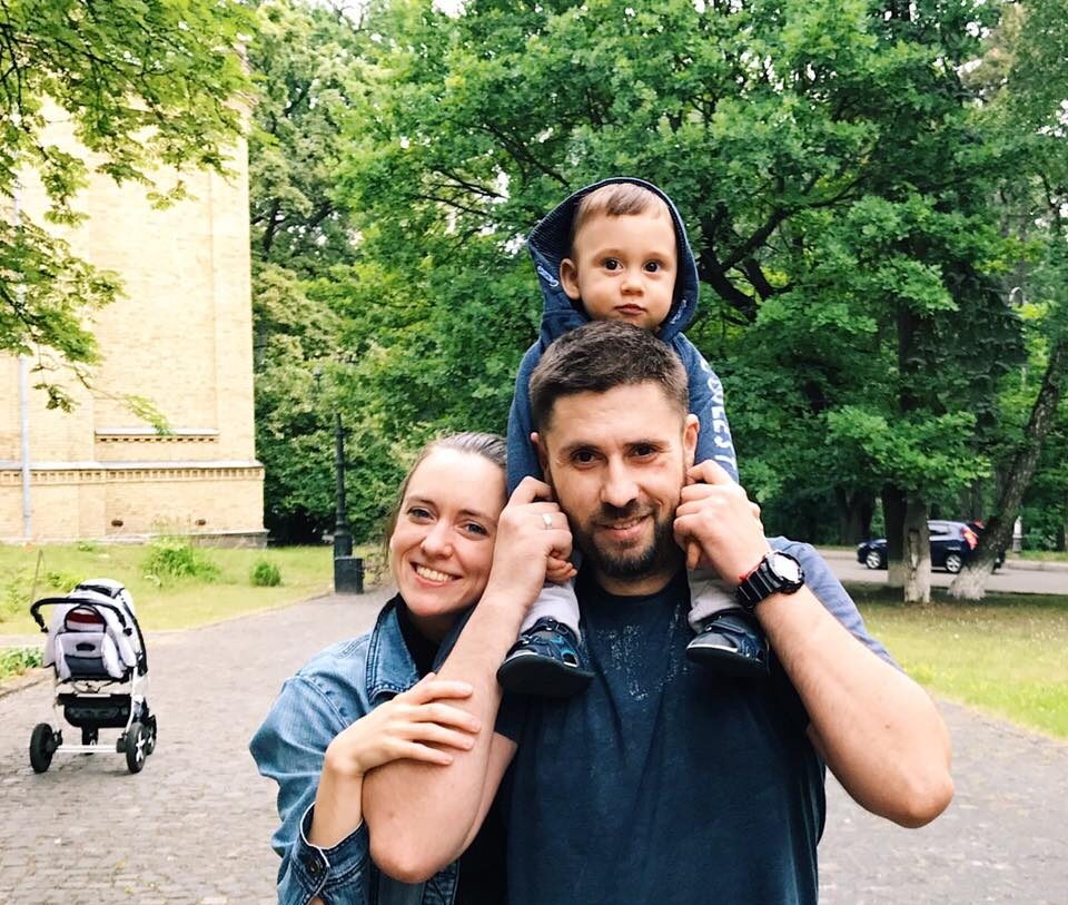 Їздять на броньованому автомобілі та під охороною СБУ: нові подробиці про родину Левченко-Гогілашвілі (відео)