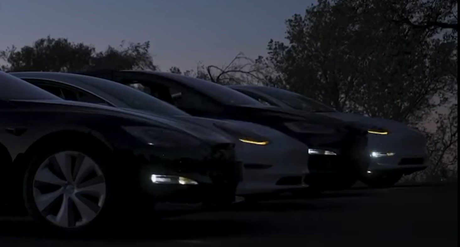 Автомобілі Tesla “проспівали” український “Щедрик” (відео)