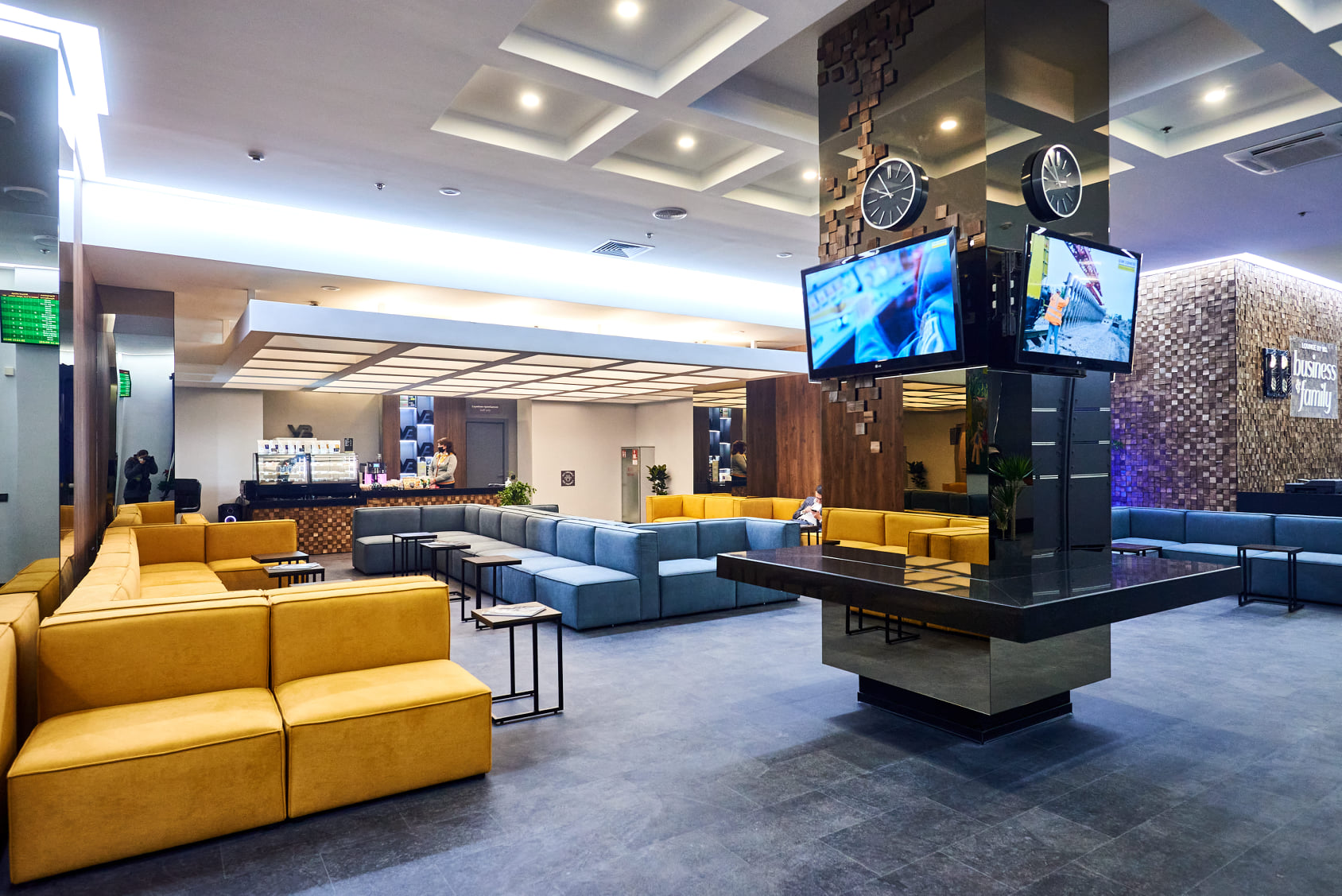 Платную зону отдыха с баром открыла Укрзализныця на Центральном вокзале Киева - фото