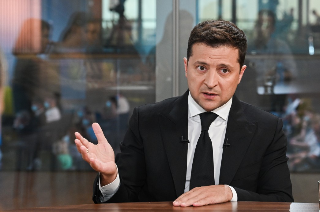 Россия держит свои войска возле украинских границ для шантажа - Зеленский