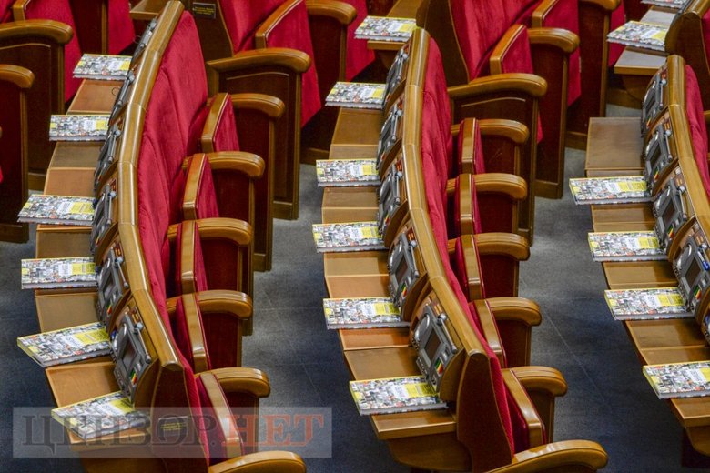 Книги про "Велике будівництво" роздали депутатам у Верховній Раді - фото