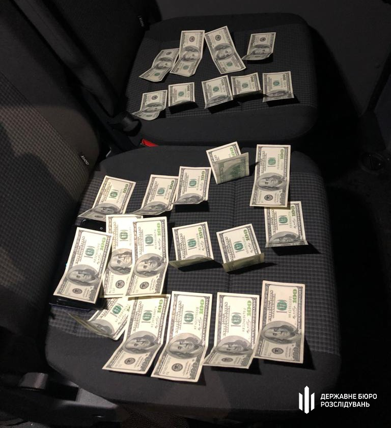 Топменеджер "Укроборонпрому" вимагав хабаря у іноземних партнерів (фото)