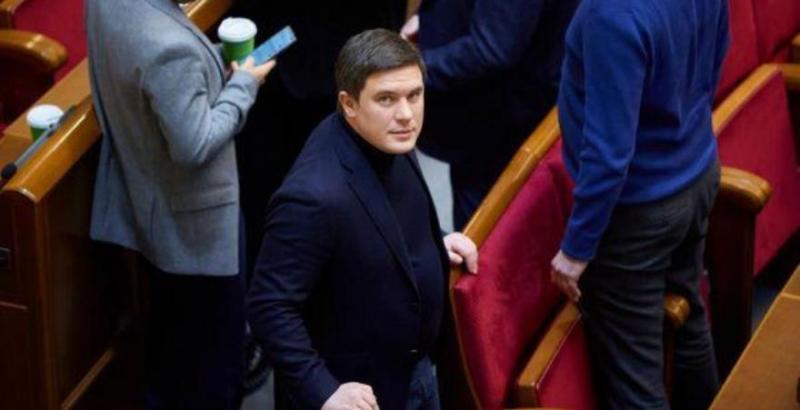 За останні три місяці "слуга" Тарасов отримав від батька в подарунок 3,4 млн гривень