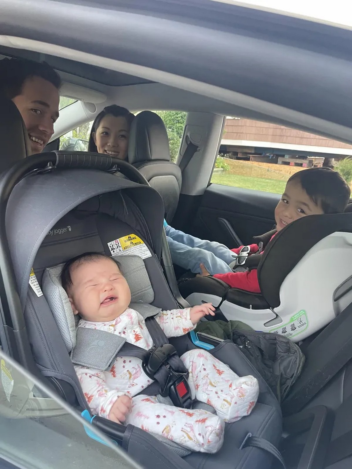 У США вперше в історії дитина народилася в автомобілі Tesla