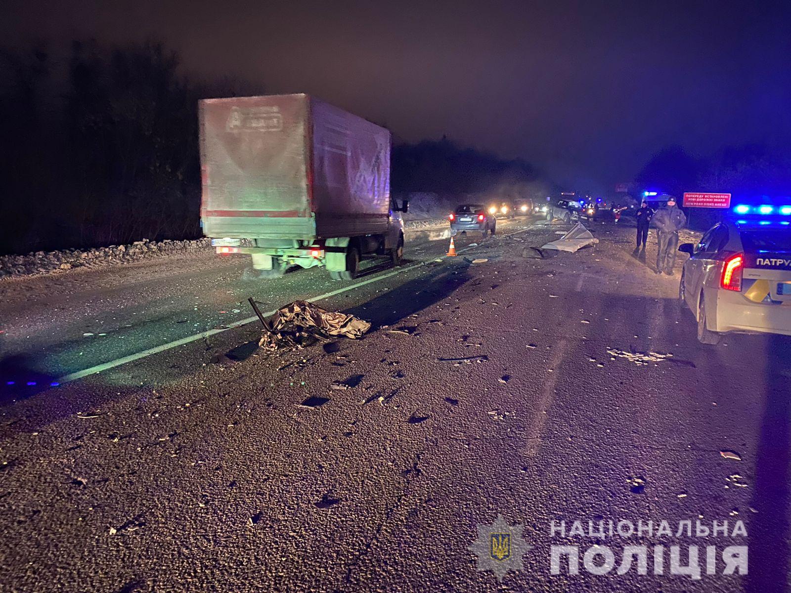 Потрійна ДТП у Харківській області: одна людина загинула, троє у лікарні - фото