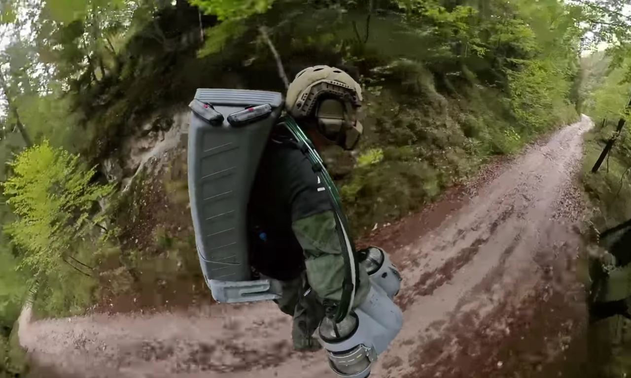 Военные НАТО впервые опробовали реактивный ранец для сложных миссий (видео)