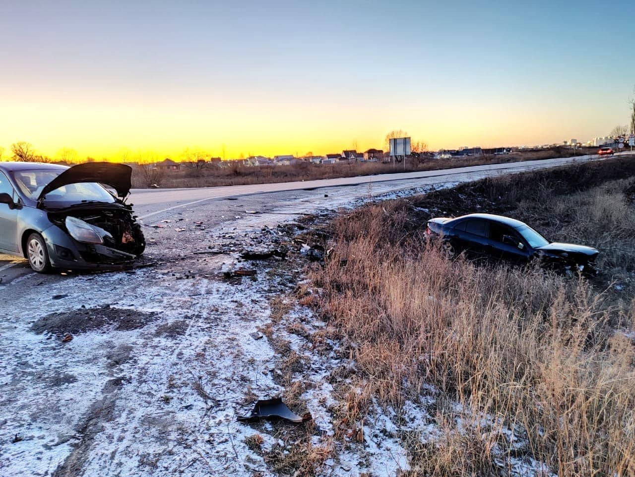 Під Києвом 76-річна жінка порушила ПДР та влаштувала аварію на дорозі - фото